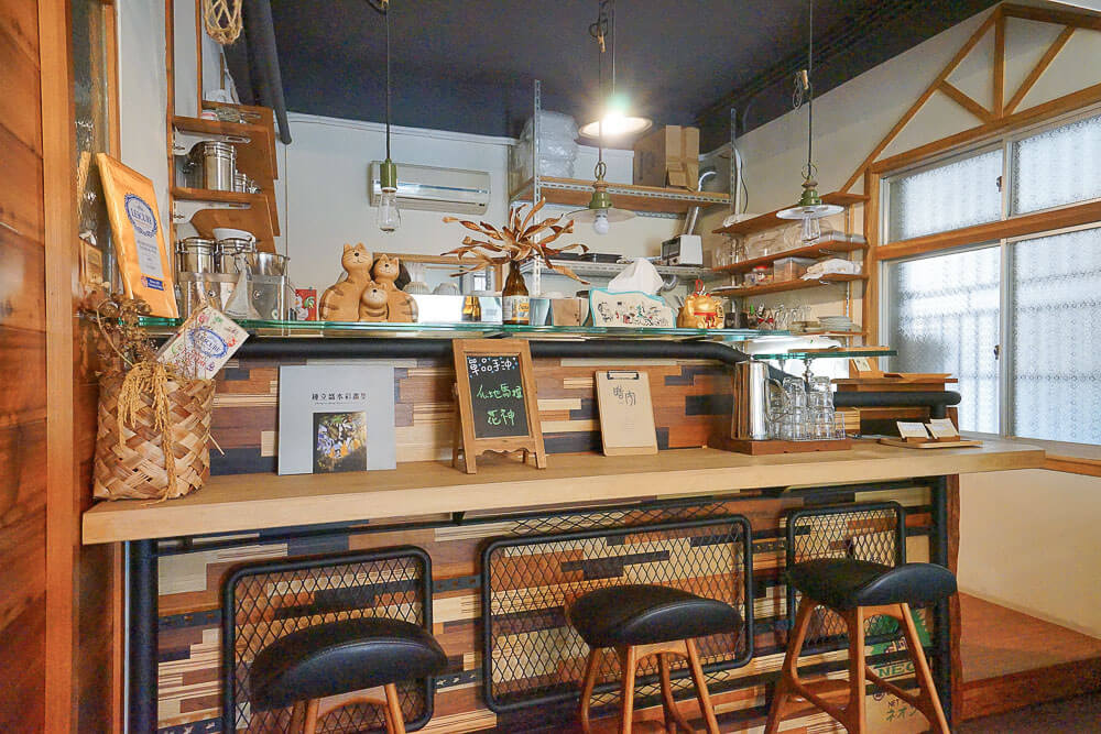 [苗栗美食] 甜宅Cafe-苗栗市咖啡館，隱藏巷弄內的靜謐空間，不賣輕食，只有甜點跟咖啡的巷弄下午茶 @博士生瘋狂日記