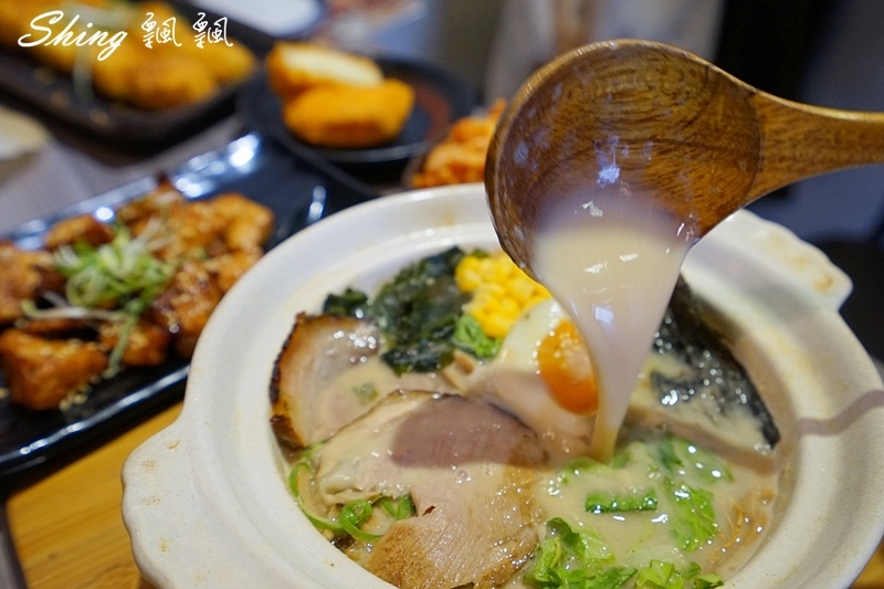 信川屋有機玫瑰拉麵新登場-全台唯一玫瑰拉麵，重成本製作吃的到玫瑰香氣，堅持手作麵條及熬煮高湯，勤美隱藏巷弄拉麵店 @博士生瘋狂日記