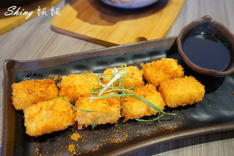 信川屋有機玫瑰拉麵新登場-全台唯一玫瑰拉麵，重成本製作吃的到玫瑰香氣，堅持手作麵條及熬煮高湯，勤美隱藏巷弄拉麵店 @博士生瘋狂日記