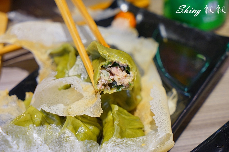 信川屋有機玫瑰拉麵新登場-全台唯一玫瑰拉麵，重成本製作吃的到玫瑰香氣，堅持手作麵條及熬煮高湯，勤美隱藏巷弄拉麵店 @博士生瘋狂日記