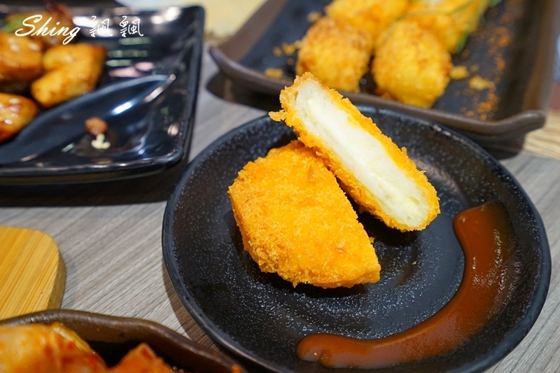 信川屋有機玫瑰拉麵新登場-全台唯一玫瑰拉麵，重成本製作吃的到玫瑰香氣，堅持手作麵條及熬煮高湯，勤美隱藏巷弄拉麵店 @博士生瘋狂日記