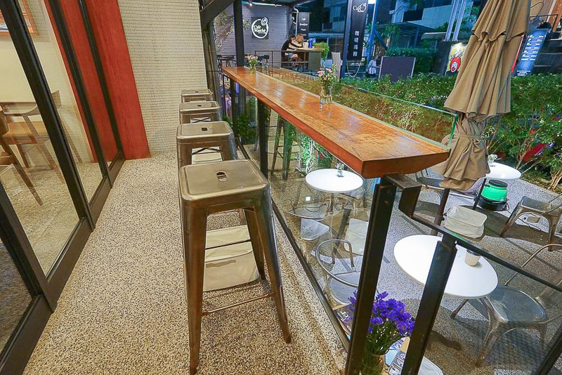 [台北美食] 米朗琪咖啡館-台北中山區咖啡館，環境舒適座位多，草莓鬆餅太犯規，大顆又飽滿，鄰近捷運中山站4號出口 @博士生瘋狂日記