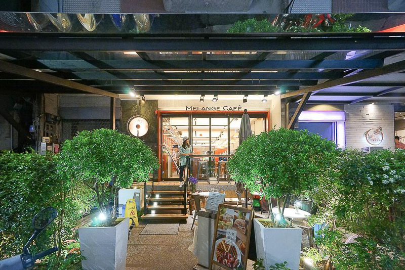 [台北美食] 米朗琪咖啡館-台北中山區咖啡館，環境舒適座位多，草莓鬆餅太犯規，大顆又飽滿，鄰近捷運中山站4號出口 @博士生瘋狂日記