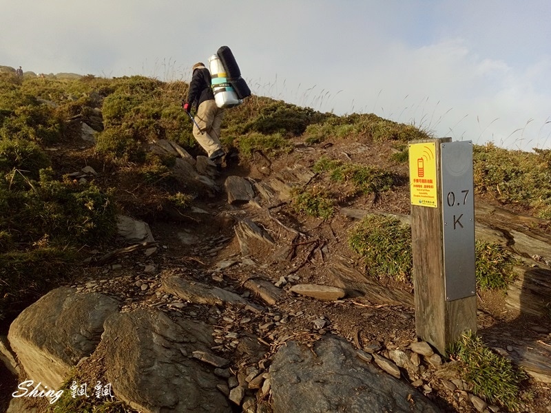 合歡山北峰小溪營地露營(上)-台灣百岳3天2夜搭帳喝咖啡，享受大自然的日出跟夕陽 @博士生瘋狂日記