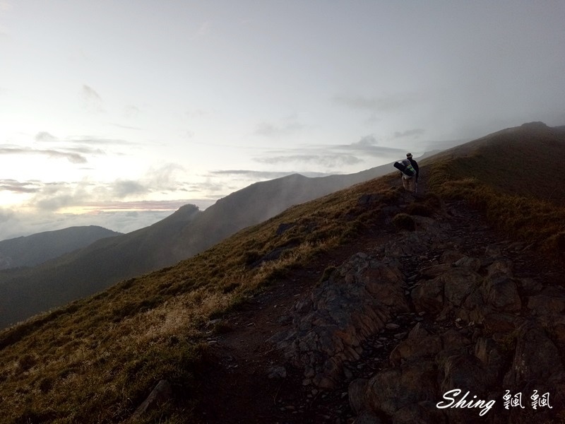合歡山北峰小溪營地露營(上)-台灣百岳3天2夜搭帳喝咖啡，享受大自然的日出跟夕陽 @博士生瘋狂日記