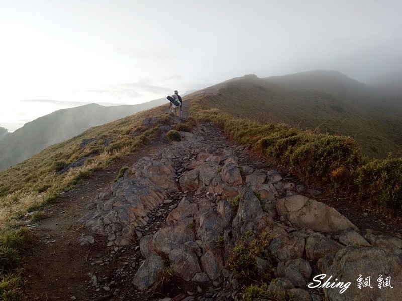 合歡山北峰小溪營地露營(上)-台灣百岳3天2夜搭帳喝咖啡，享受大自然的日出跟夕陽 @博士生瘋狂日記
