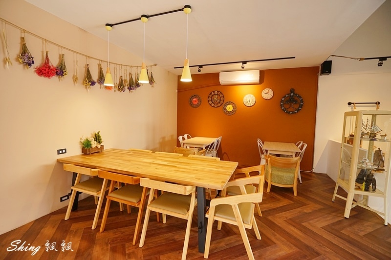 午街貳拾Cafe Bistro-精誠商圈早午餐推薦，不限時專業餐點，落地窗環境跟親切店員大加分 @博士生瘋狂日記