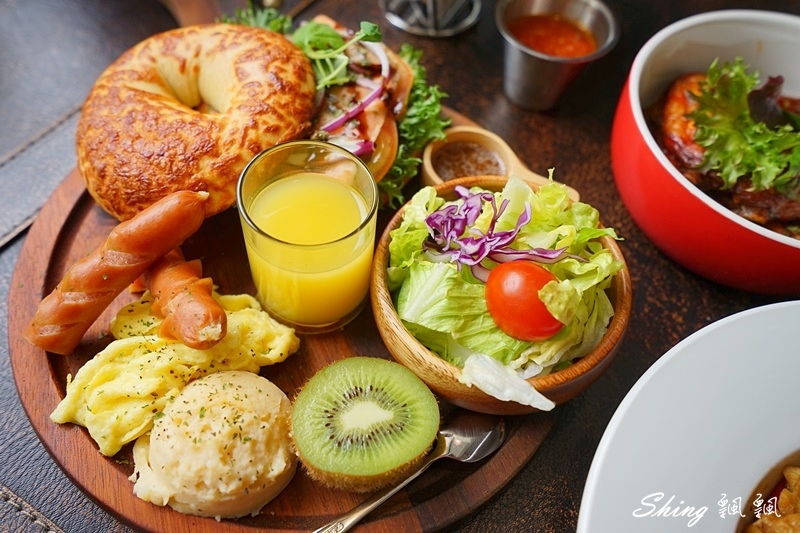 午街貳拾Cafe Bistro-精誠商圈早午餐推薦，不限時專業餐點，落地窗環境跟親切店員大加分 @博士生瘋狂日記