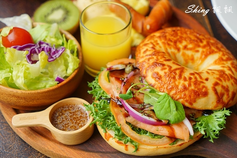 午街貳拾Cafe Bistro-精誠商圈早午餐推薦，不限時專業餐點，落地窗環境跟親切店員大加分 @博士生瘋狂日記
