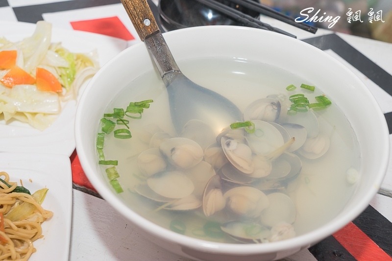 蘭嶼冰店消暑必需品-狠舔雪花冰，大推海草飛魚卵雪花冰，芋頭系列都是自己種的!! @博士生瘋狂日記