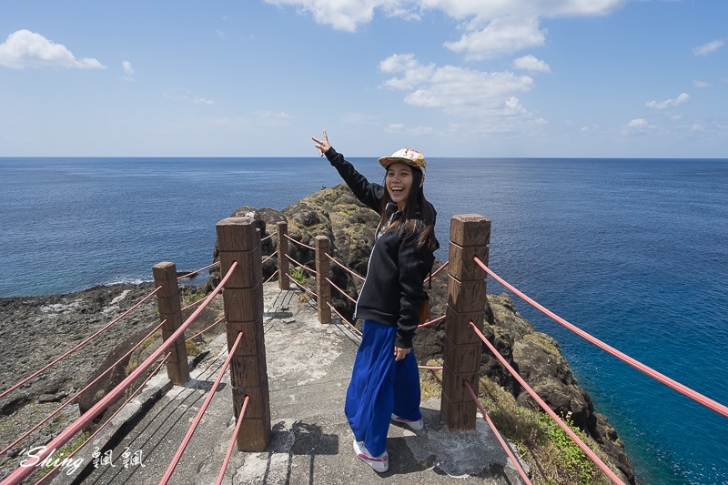 蘭嶼白色小燈塔-蘭嶼舊燈塔，半片海洋熱門打卡點，一覽無遺在蘭嶼挑戰跳港的勇士們 @博士生瘋狂日記