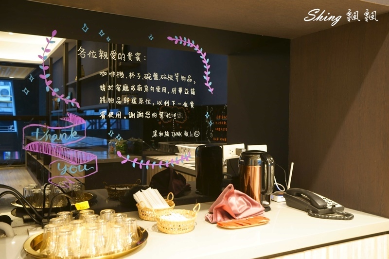 INNK隱和旅-逢甲夜市住宿推薦，機能性佳，雙人房中間陽台還有秘密通道 @博士生瘋狂日記