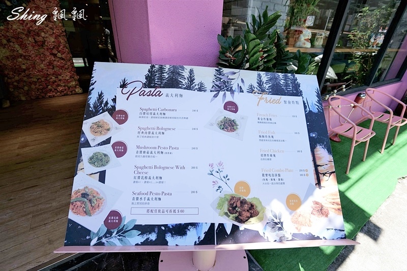 圖角獸咖啡Paint cafe-台北東區角色變裝咖啡館，IG網美下午茶餐廳，公主系列衣服最受歡迎，但我竟然比較適合馬力歐! @博士生瘋狂日記