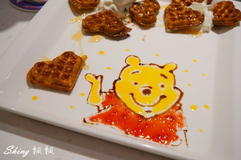 圖角獸咖啡Paint cafe-台北東區角色變裝咖啡館，IG網美下午茶餐廳，公主系列衣服最受歡迎，但我竟然比較適合馬力歐! @博士生瘋狂日記