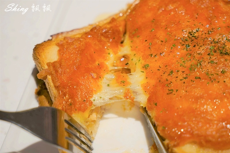 圖角獸咖啡Paint cafe-台北東區角色變裝咖啡館，IG網美下午茶餐廳，公主系列衣服最受歡迎，但我竟然比較適合馬力歐! @博士生瘋狂日記