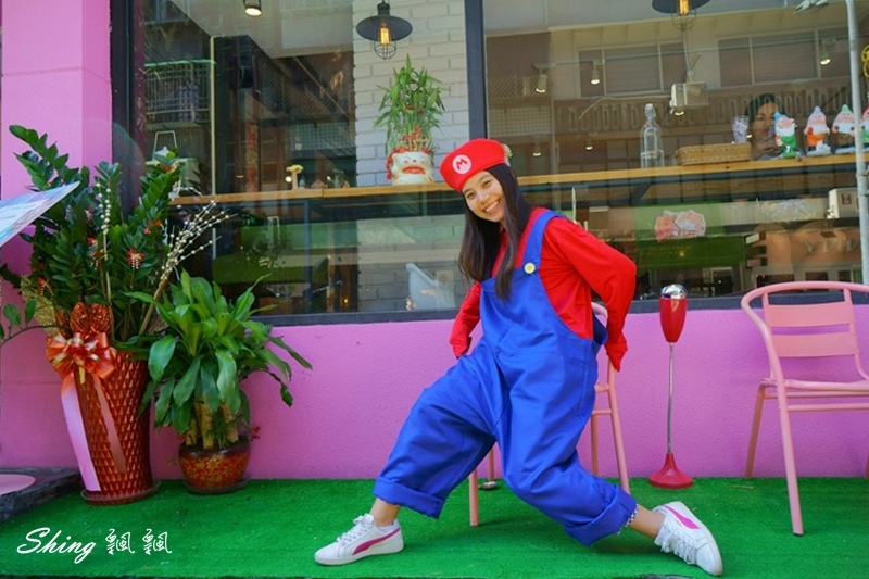 圖角獸咖啡Paint cafe-台北東區角色變裝咖啡館，IG網美下午茶餐廳，公主系列衣服最受歡迎，但我竟然比較適合馬力歐! @博士生瘋狂日記