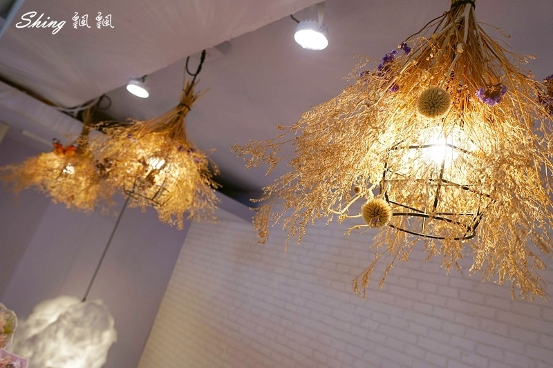 圖角獸咖啡Paint cafe-台北東區角色變裝咖啡館，IG網美下午茶餐廳，公主系列衣服最受歡迎，但我竟然比較適合馬力歐! @博士生瘋狂日記