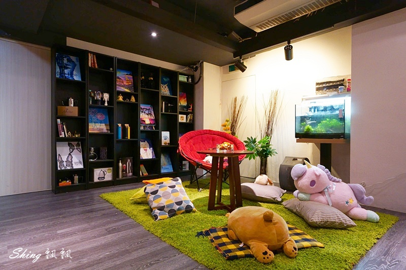 圖角獸咖啡Paint cafe-台北東區角色變裝咖啡館，IG網美下午茶餐廳，公主系列衣服最受歡迎，但我竟然比較適合馬力歐! @博士生瘋狂日記
