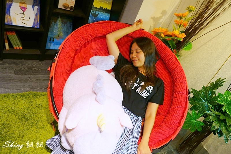 圖角獸咖啡Paint cafe-台北東區角色變裝咖啡館，IG網美下午茶餐廳，公主系列衣服最受歡迎，但我竟然比較適合馬力歐! @博士生瘋狂日記