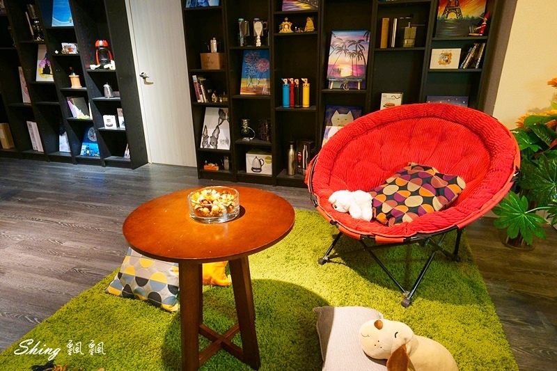 圖角獸咖啡Paint cafe-台北東區角色變裝咖啡館，IG網美下午茶餐廳，公主系列衣服最受歡迎，但我竟然比較適合馬力歐! @博士生瘋狂日記