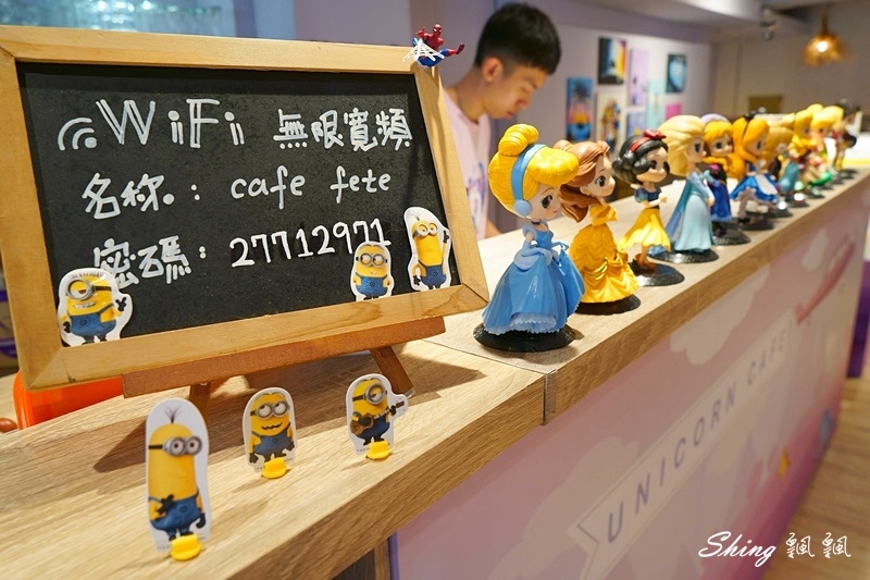 圖角獸咖啡Paint cafe-台北東區角色變裝咖啡館，IG網美下午茶餐廳，公主系列衣服最受歡迎，但我竟然比較適合馬力歐! @博士生瘋狂日記