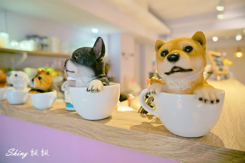 圖角獸咖啡Paint cafe-台北東區角色變裝咖啡館，IG網美下午茶餐廳，公主系列衣服最受歡迎，但我竟然比較適合馬力歐! @博士生瘋狂日記