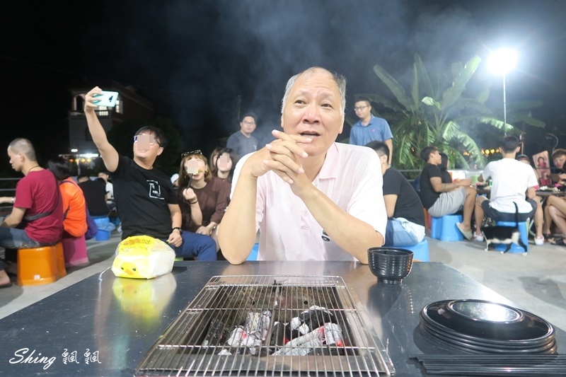 小琉球築安心燒烤-海鮮吃到飽推薦，整盆不怕你吃的生蠔，雞腿捲也是一大特色 @博士生瘋狂日記