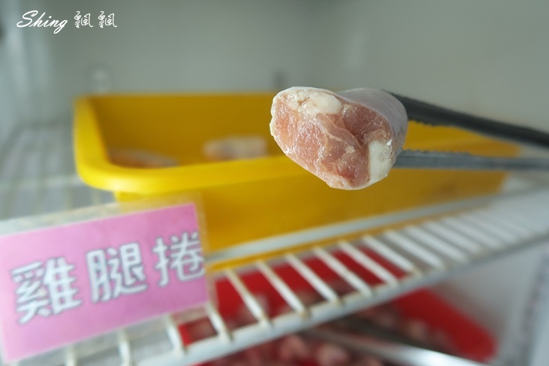 小琉球築安心燒烤-海鮮吃到飽推薦，整盆不怕你吃的生蠔，雞腿捲也是一大特色 @博士生瘋狂日記