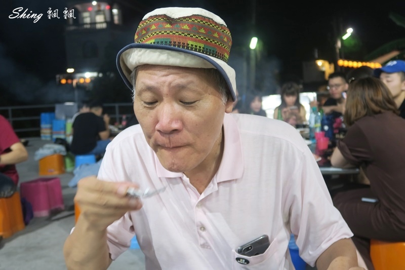小琉球築安心燒烤-海鮮吃到飽推薦，整盆不怕你吃的生蠔，雞腿捲也是一大特色 @博士生瘋狂日記