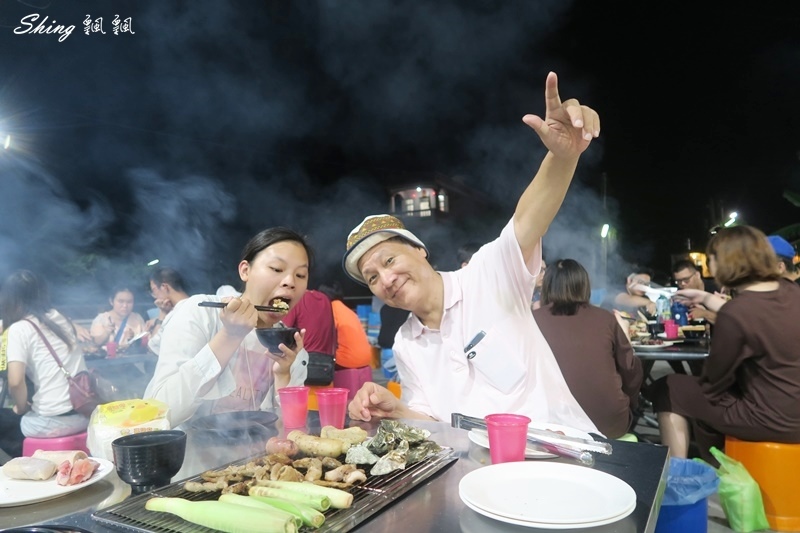 小琉球築安心燒烤-海鮮吃到飽推薦，整盆不怕你吃的生蠔，雞腿捲也是一大特色 @博士生瘋狂日記