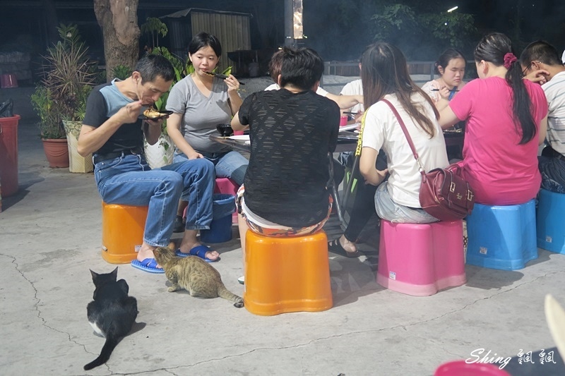 小琉球築安心燒烤-海鮮吃到飽推薦，整盆不怕你吃的生蠔，雞腿捲也是一大特色 @博士生瘋狂日記