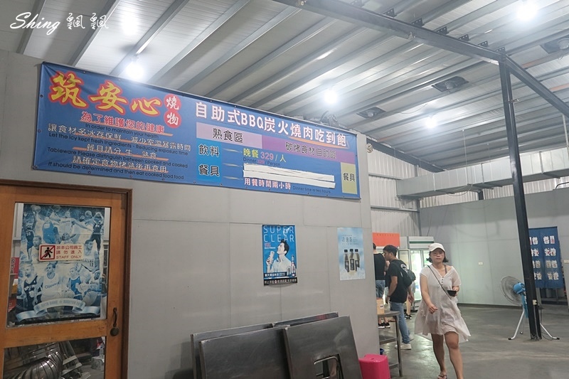 小琉球築安心燒烤-海鮮吃到飽推薦，整盆不怕你吃的生蠔，雞腿捲也是一大特色 @博士生瘋狂日記