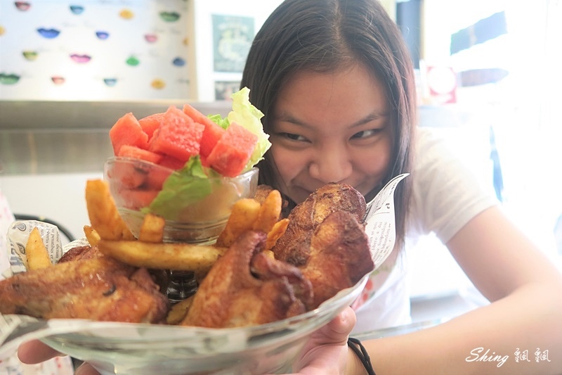 水吻Aqua Kiss-大安美食推薦，MENU隨便點隨便好吃，特色pizza，水吻招牌炸雞，真材實料花生冰 @博士生瘋狂日記
