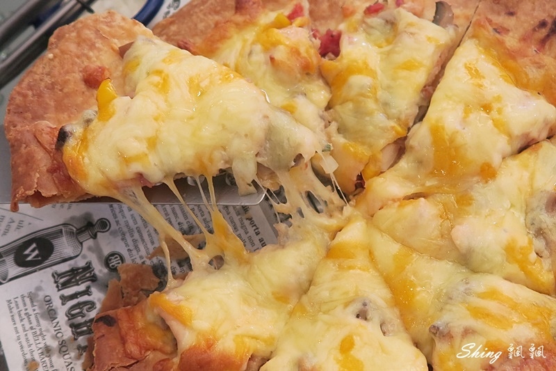 水吻Aqua Kiss-大安美食推薦，MENU隨便點隨便好吃，特色pizza，水吻招牌炸雞，真材實料花生冰 @博士生瘋狂日記