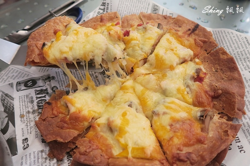 水吻Aqua Kiss-大安美食推薦，MENU隨便點隨便好吃，特色pizza，水吻招牌炸雞，真材實料花生冰 @博士生瘋狂日記