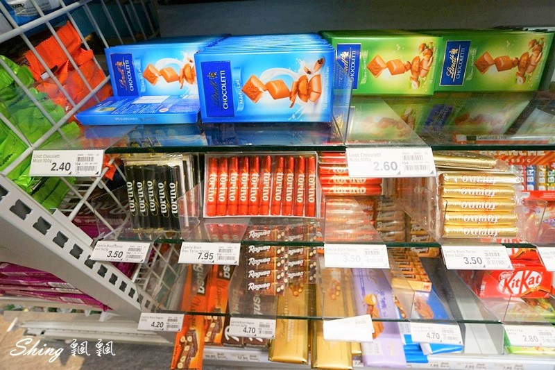 瑞士旅遊省錢好幫手，瑞士超市coop必買-登山健行必備瑞士巧克力，瑞士零食點心，連烤雞都很吸引人! @博士生瘋狂日記