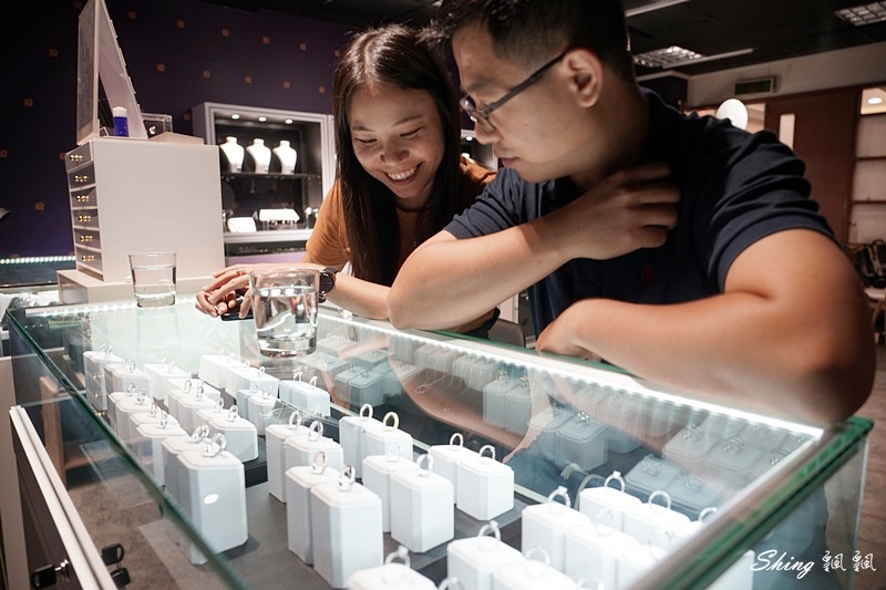 IR求婚訂婚對戒品牌推薦-客製化對戒刻字服務，最浪漫的台灣品牌求婚戒指訂製空間! @博士生瘋狂日記