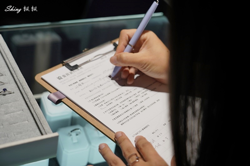 IR求婚訂婚對戒品牌推薦-客製化對戒刻字服務，最浪漫的台灣品牌求婚戒指訂製空間! @博士生瘋狂日記