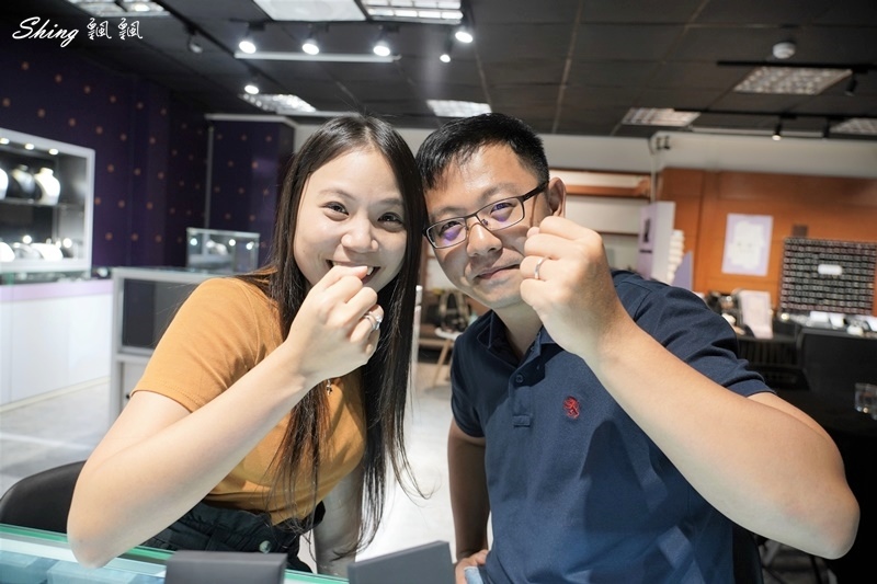 IR求婚訂婚對戒品牌推薦-客製化對戒刻字服務，最浪漫的台灣品牌求婚戒指訂製空間! @博士生瘋狂日記
