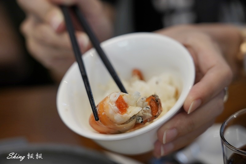 鴻龍宴活蝦料理-台中浮誇大船停泊餐廳，鮮甜海鮮中式料理聚餐首選，乾淨寬敞好停車 @博士生瘋狂日記