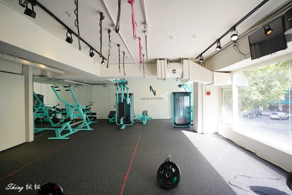 妮飛健身空間信義店Nifei Fitness-專業教練肌力指導，課程豐富多元，輕鬆養成規律運動好習慣! @博士生瘋狂日記