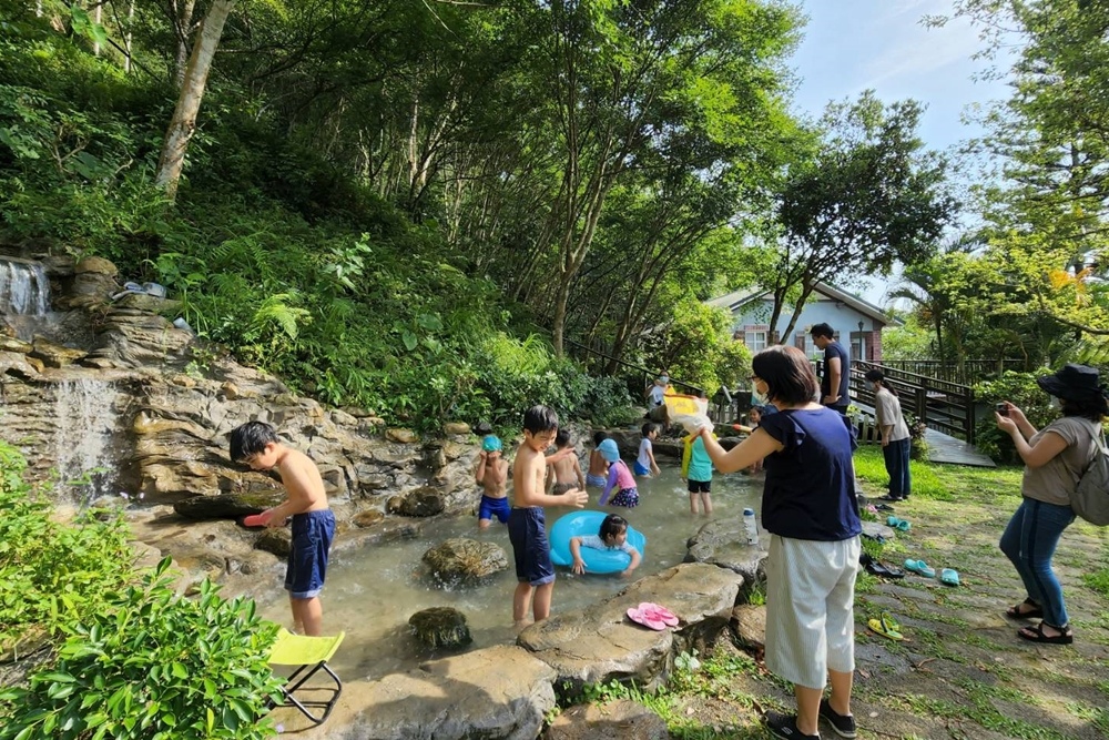 百吉星墅莊園-森林系大溪包棟住宿推薦，跟滿山滿谷螢火蟲一起睡一晚!! @博士生瘋狂日記