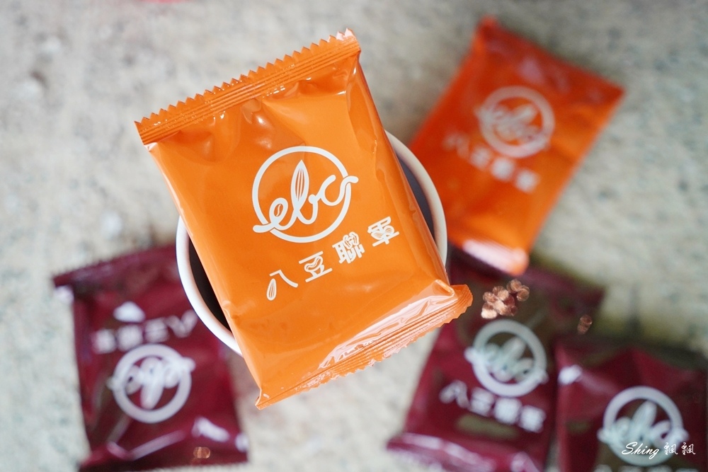 八豆聯軍x航海王聯名年節限量禮盒，好吃又好送-全台家樂福熱賣推薦!! @博士生瘋狂日記