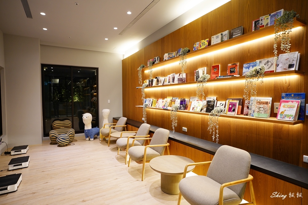 享得道行旅In Joy Hotel -台中逢甲夜市住宿推薦，有美麗超大露臺，外加宵夜不怕餓肚子!! @博士生瘋狂日記