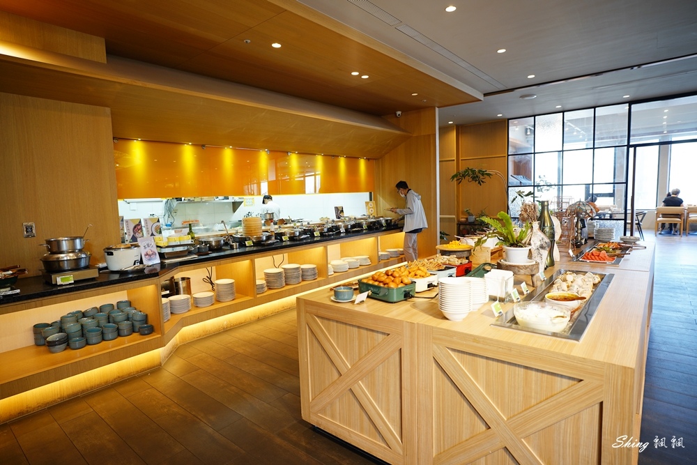 享得道行旅In Joy Hotel -台中逢甲夜市住宿推薦，有美麗超大露臺，外加宵夜不怕餓肚子!! @博士生瘋狂日記