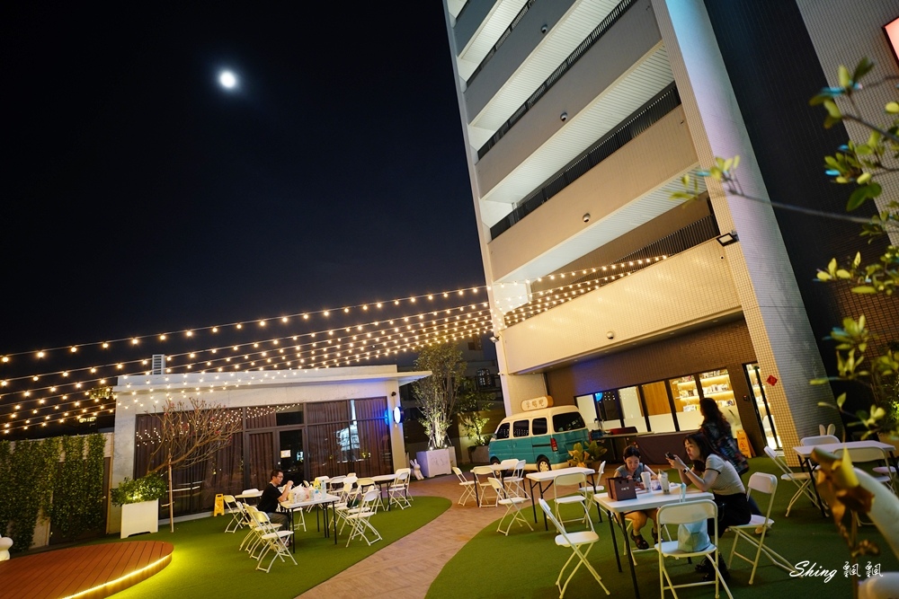 享得道行旅In Joy Hotel -台中逢甲夜市住宿推薦，有美麗超大露臺，外加宵夜不怕餓肚子!! @博士生瘋狂日記