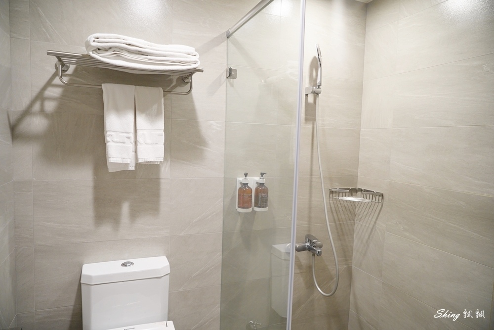 KUN HOTEL逢甲住宿推薦-台中逢甲夜市超方便住宿，大家都不知道這裡有頂樓SPA池超放鬆!! @博士生瘋狂日記