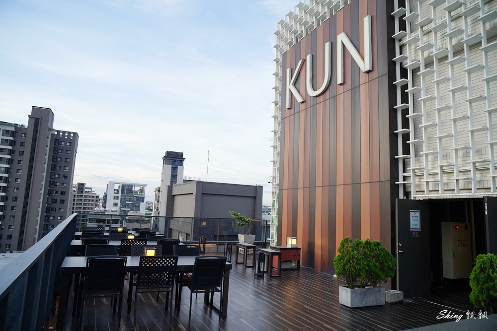 KUN HOTEL逢甲住宿推薦-台中逢甲夜市超方便住宿，大家都不知道這裡有頂樓SPA池超放鬆!! @博士生瘋狂日記