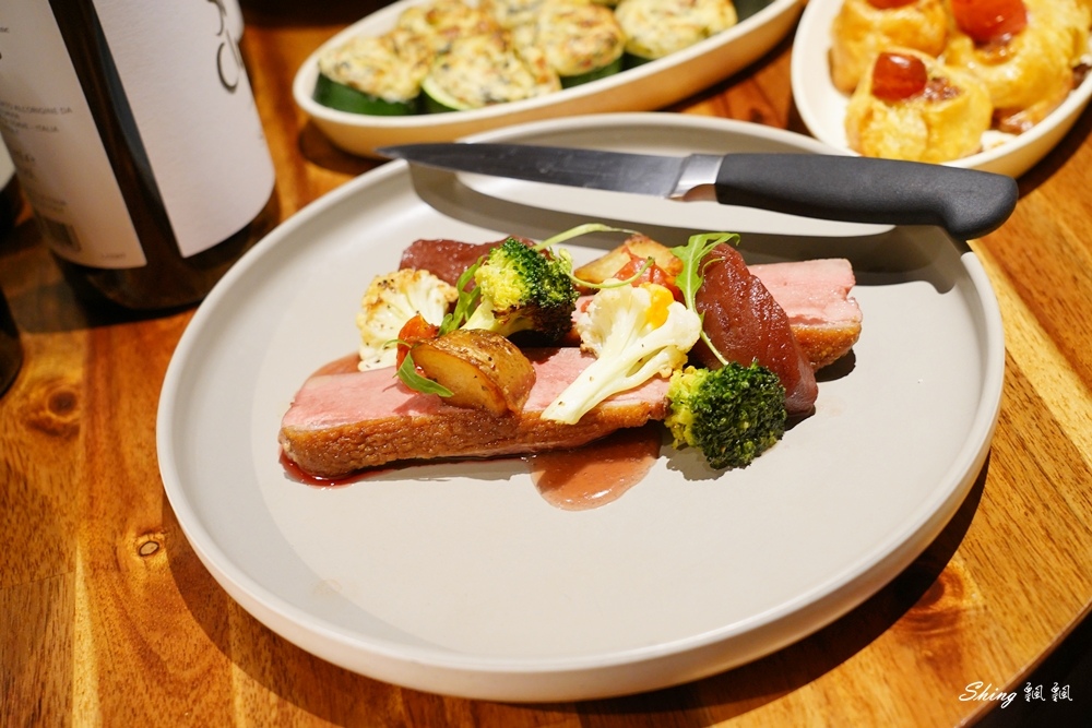台中全新歐陸料理-DinerChill揫歐陸小料理，異國餐點口味獨特，都會叢林時尚台中七期聚餐餐廳推薦!! @博士生瘋狂日記